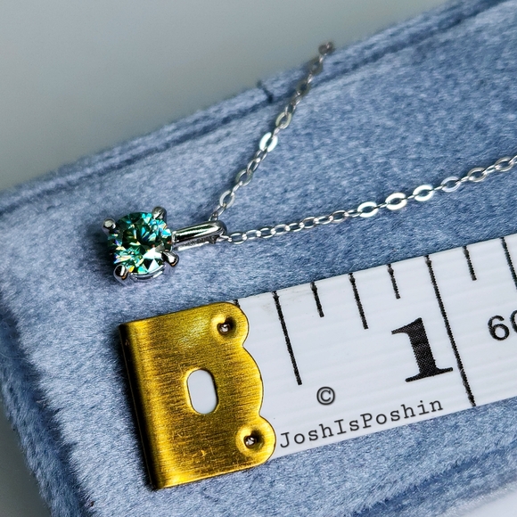 Cyan Moissanite solitaire pendant necklace in sterling silver - Picture 8 of 12